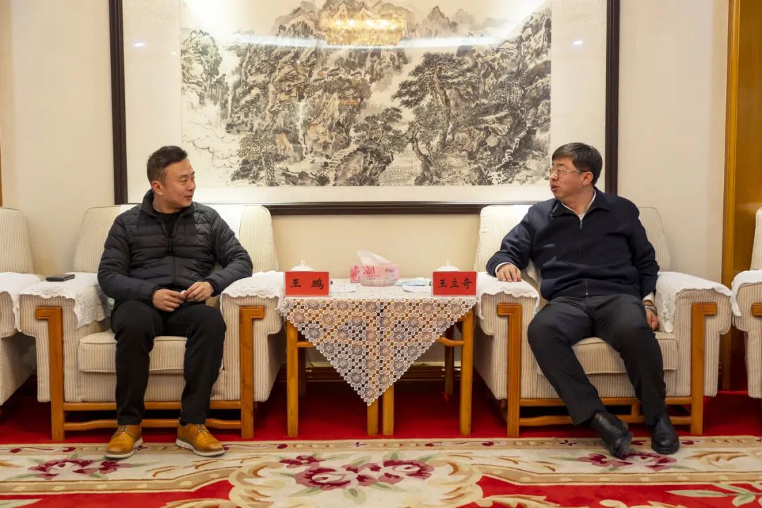 2月27日下午,酒泉市委书记王立奇会见国强公益基金会副理事长王鹏和